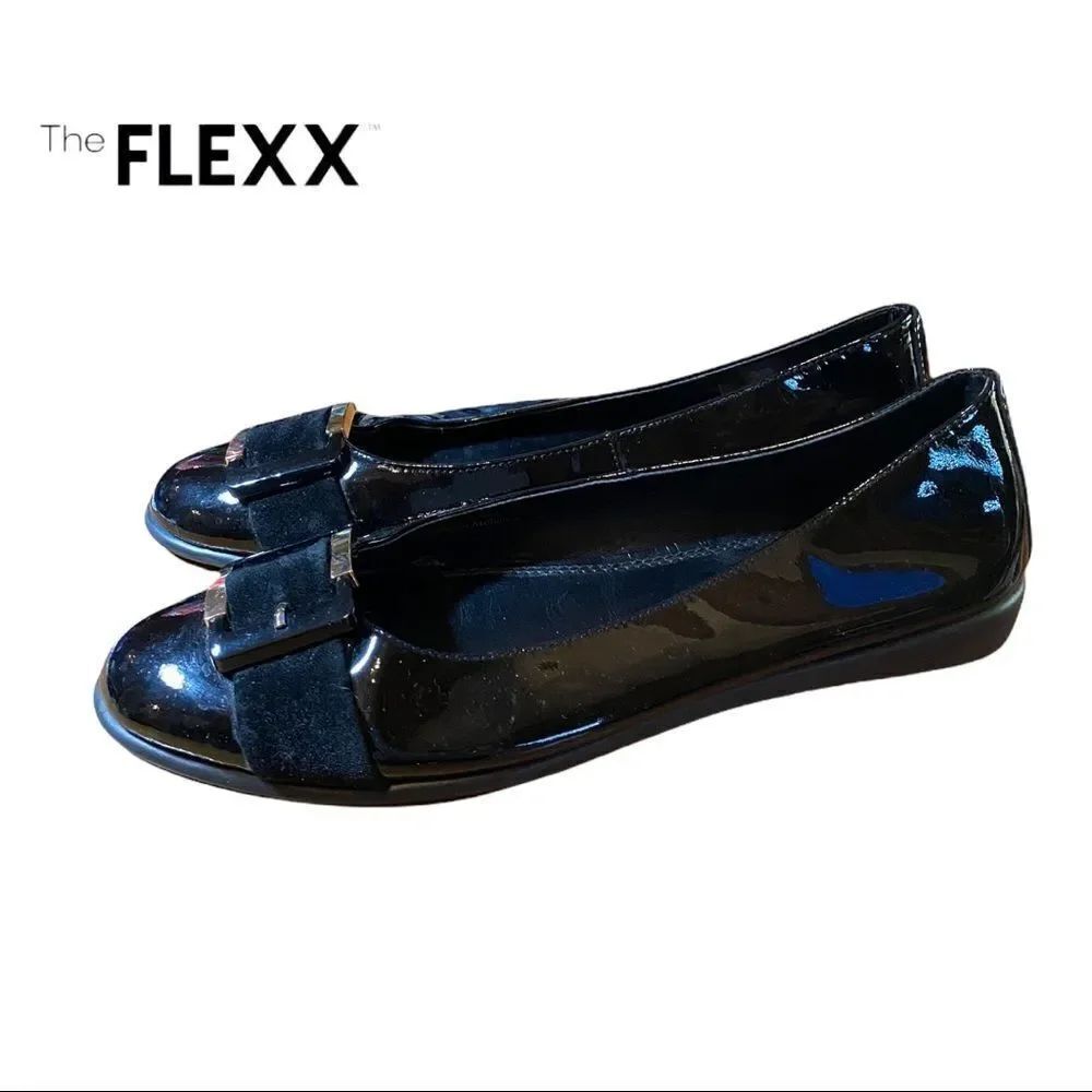 The Flexx Women's Black Patent Leather Gold Buckle Loafers Flats 9.5